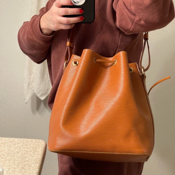 Louis Vuitton Petite Noe Epi - Picture 12 of 15